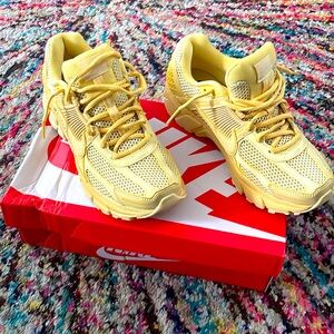 💛💛💛Nike Women Zoom Vomero 5 Yellow💛🔥💛🔥👟